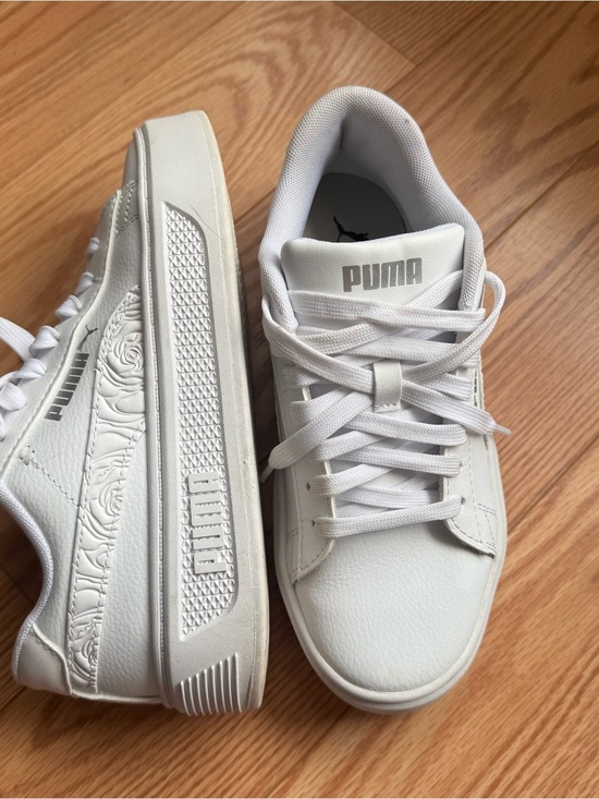 Puma Shoes - Puma White Low-Top Sneakers with Rose Detail